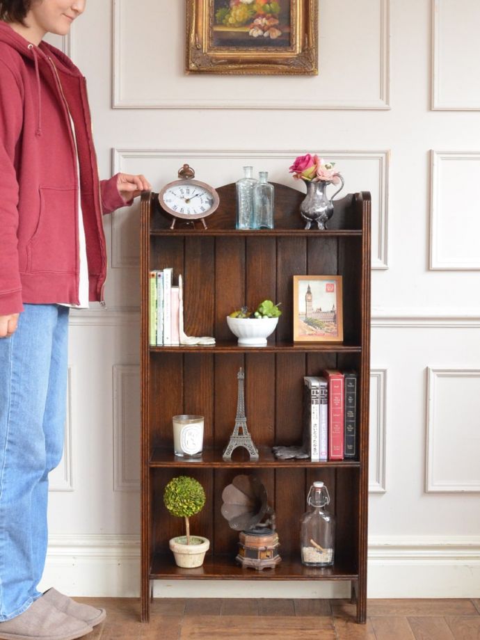 アンティークのオープンシェルフ