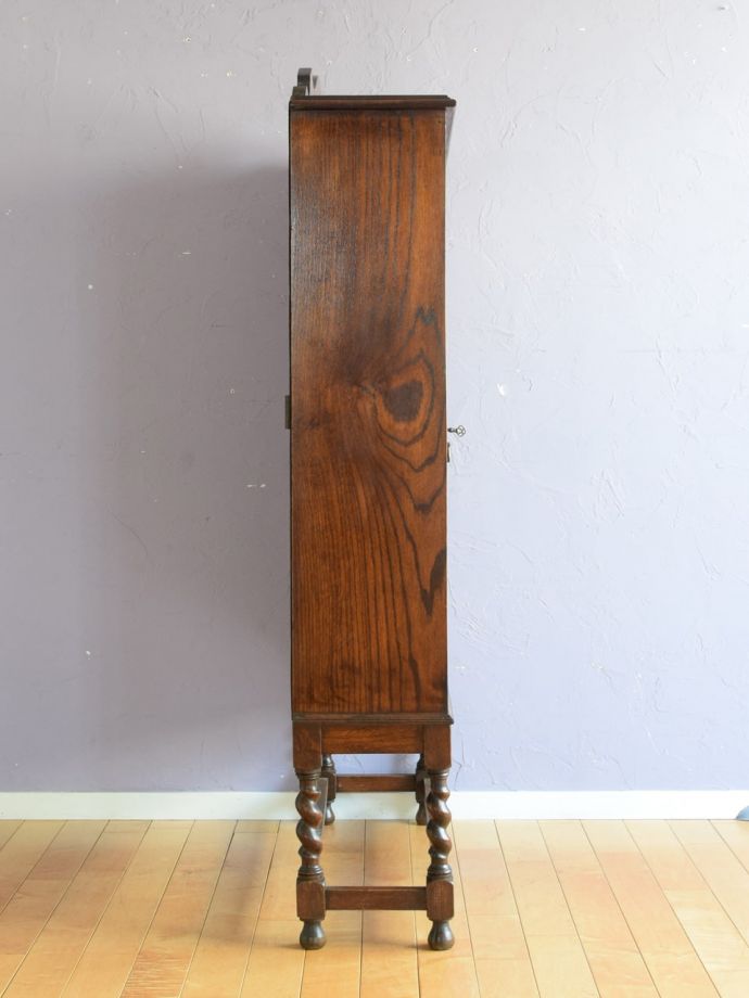 キャビネットの側面