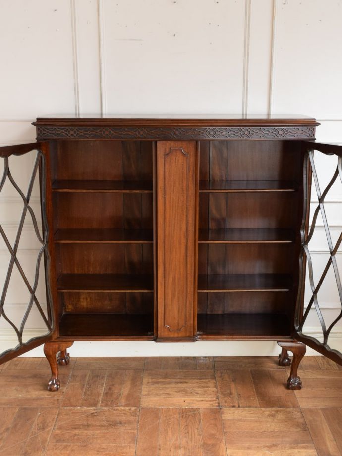 アンティークキャビネット扉の中