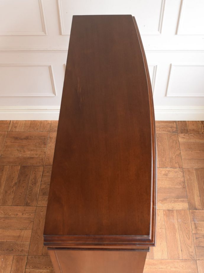 キャビネットの天板