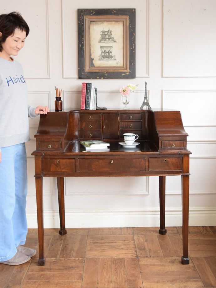 英国アンティークのデスク