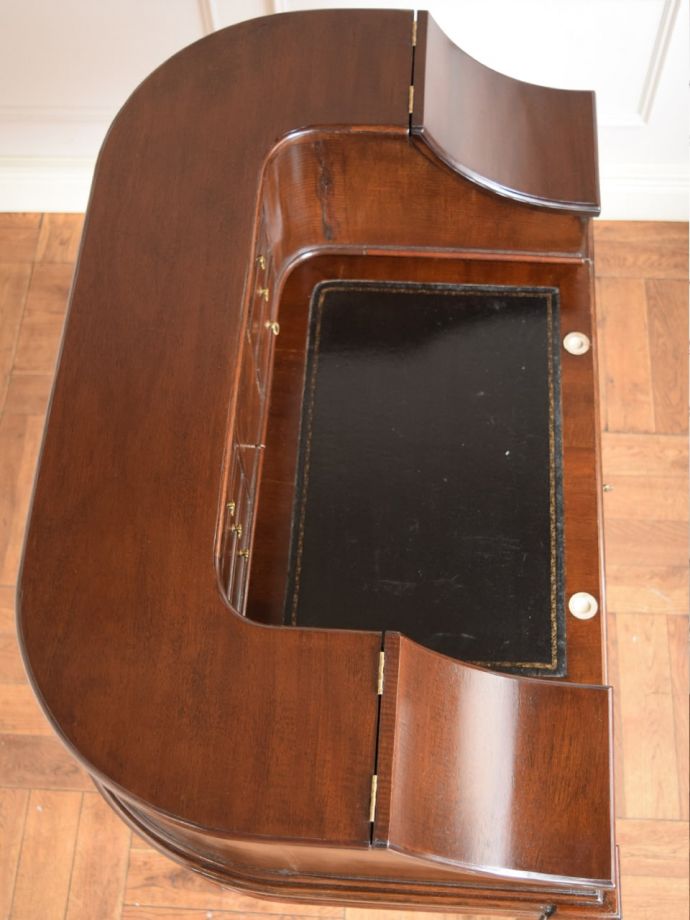 書斎机の美しい天板