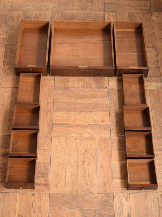 アンティークデスクの引き出し