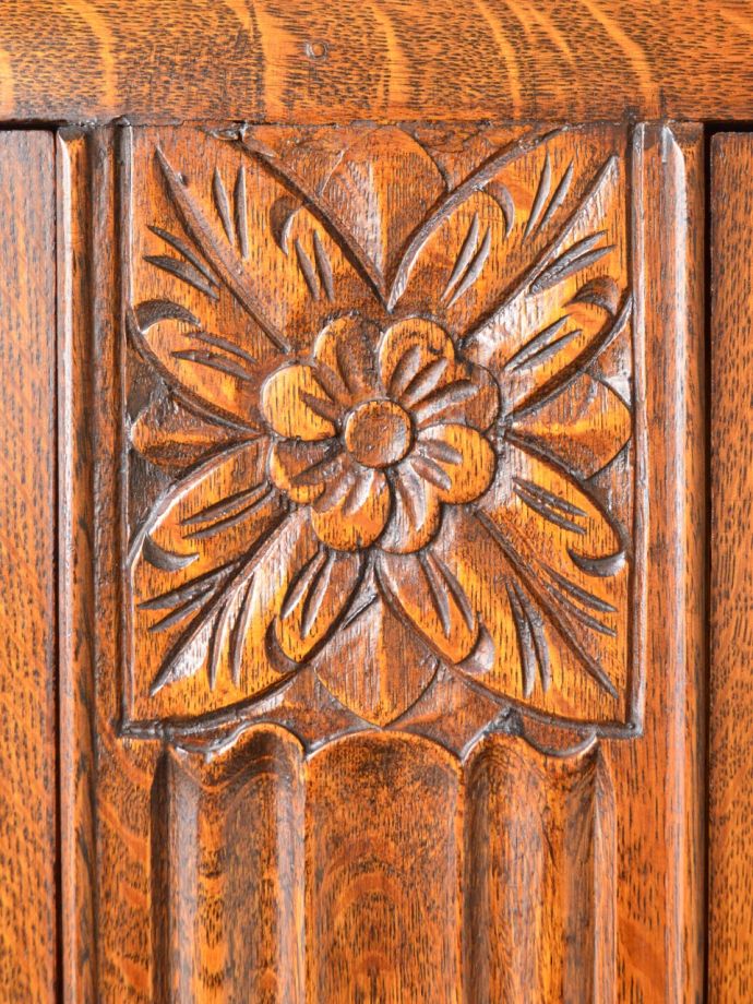 キャビネットの装飾