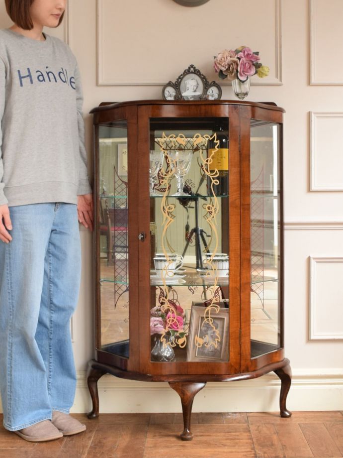 英国アンティークのガラスキャビネット