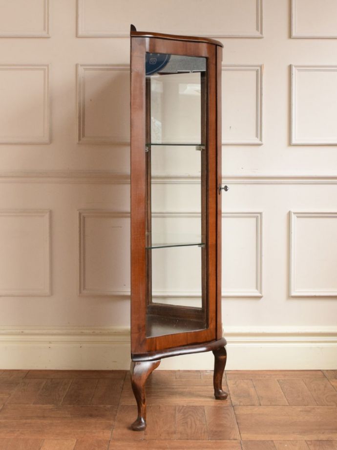 キャビネットの側面