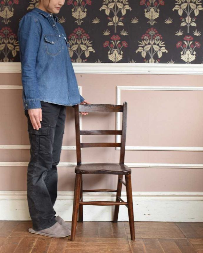 キッチンチェア　アンティーク チェア　素朴なデザインが可愛い、1930年代のアンティーク スクールチェア。なんとも言えない「あたたかさ」が感じられる椅子家庭のキッチンで使われていた素朴なデザインの椅子は、なんだかほっこりあたたかい雰囲気なんです。(q-252-c)