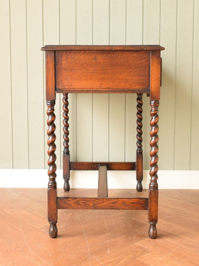 コンソールテーブルの側面