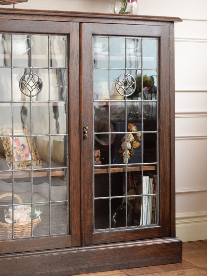 アンティークガラスの扉