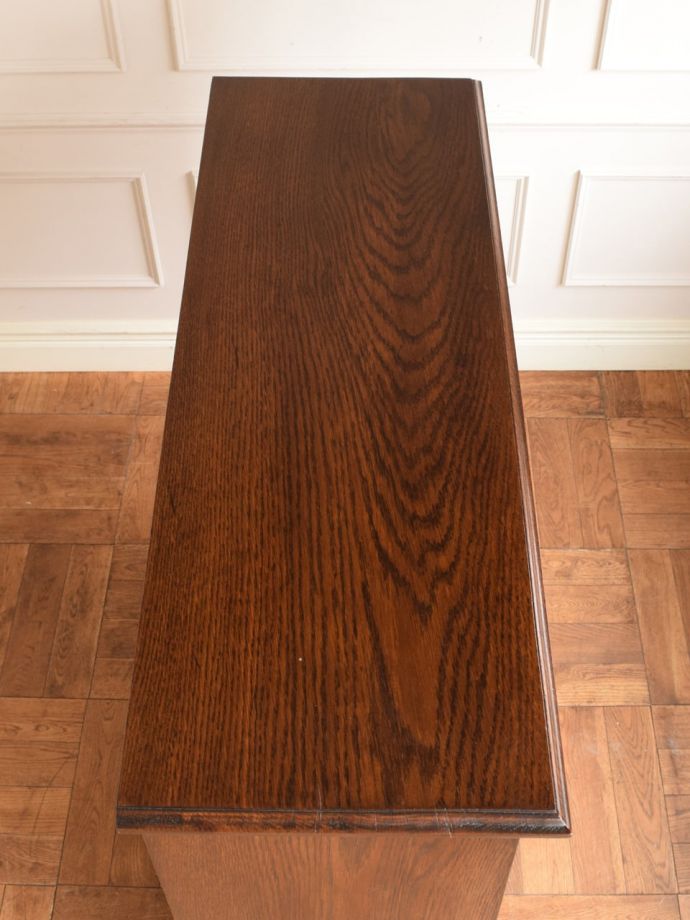 アンティークキャビネットの天板