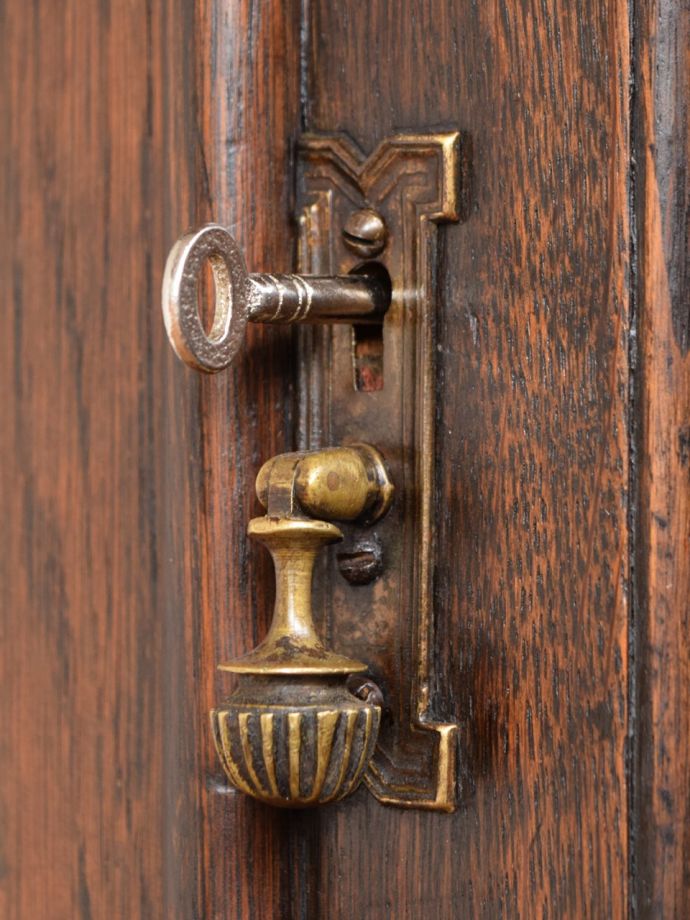 アンティークの取っ手とカギ