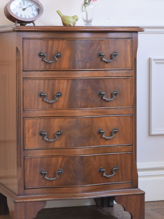 アンティークチェストの美しい木目