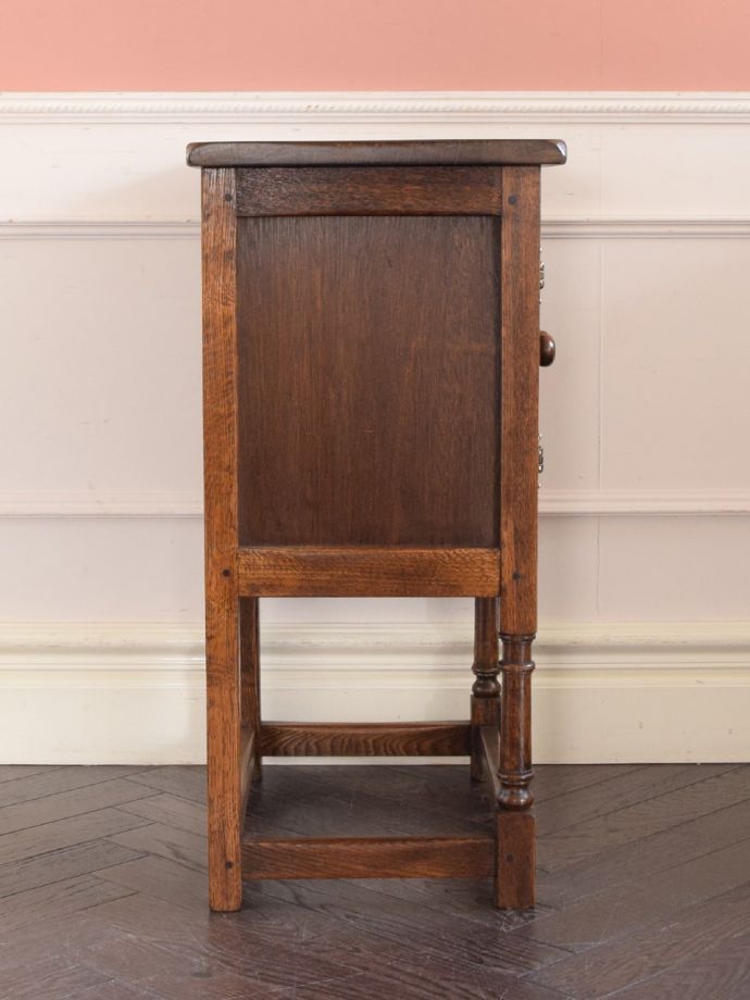 サイドキャビネットの側面