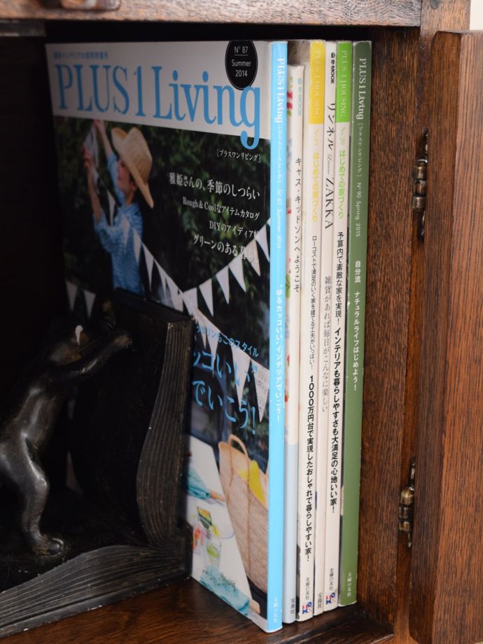 収納たっぷりのサイドキャビネット