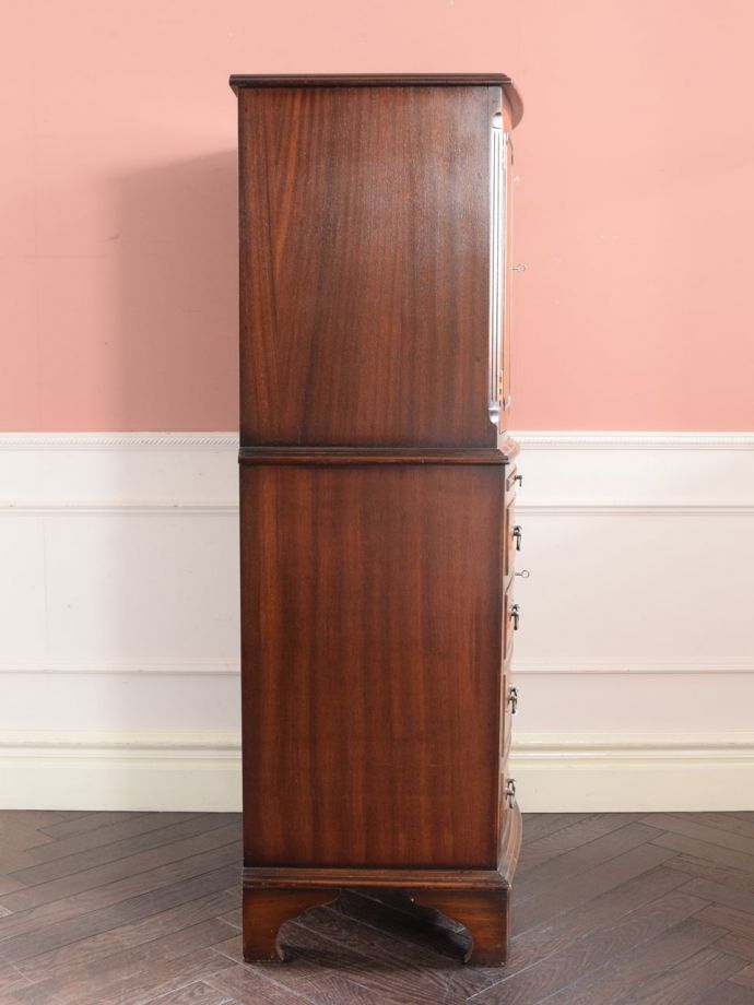 カップボードチェストの側面