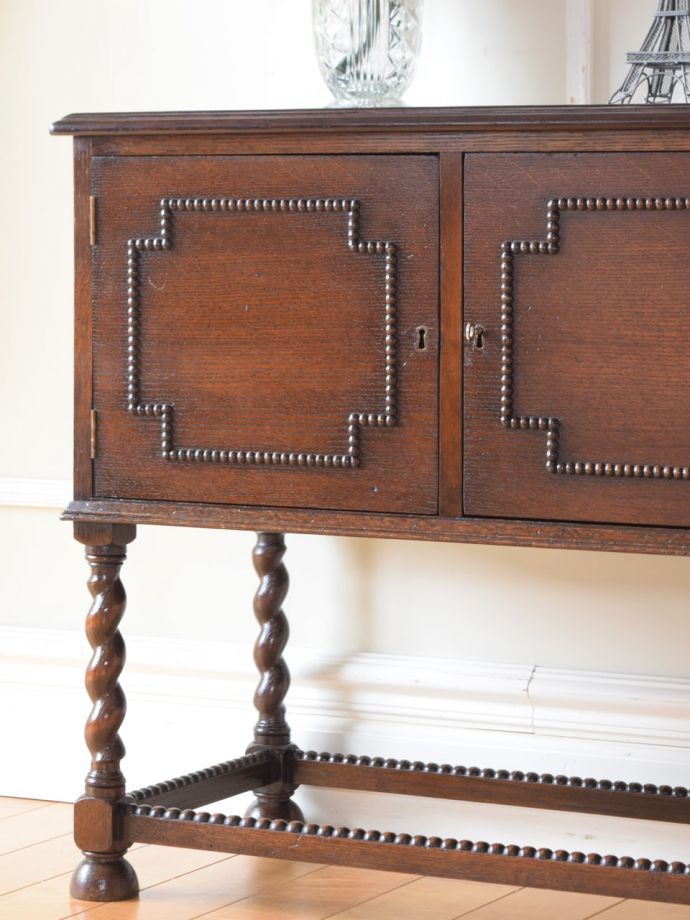 アンティーク家具らしさが漂う装飾