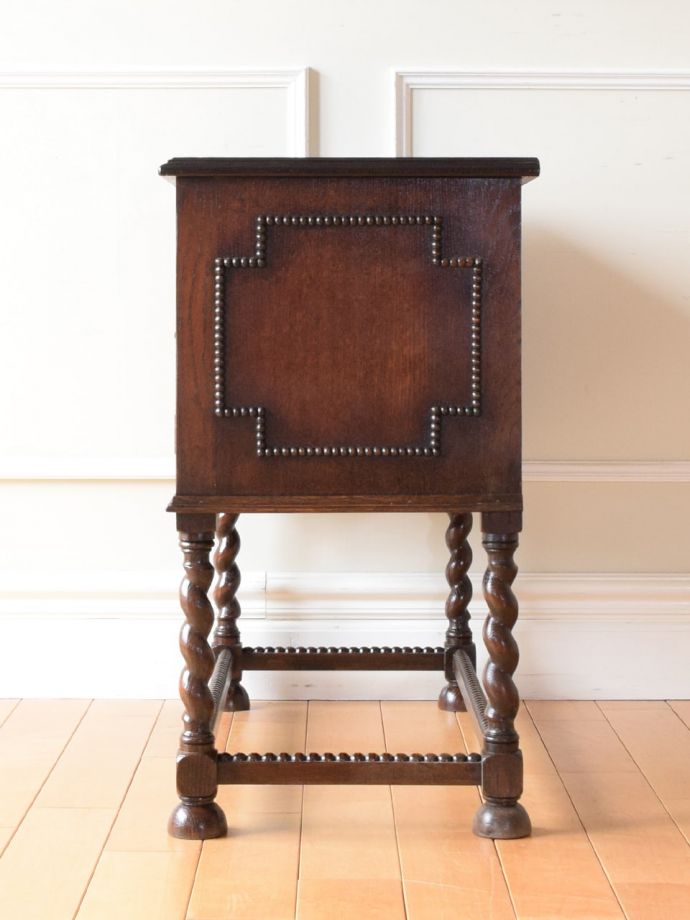 サイドボードの側面