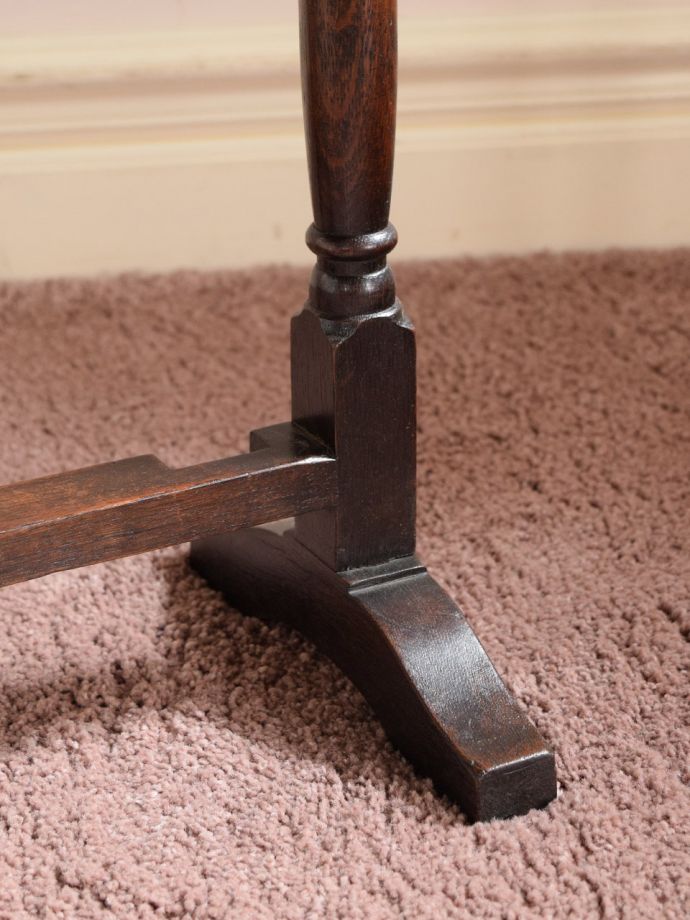 アンティークテーブルの脚