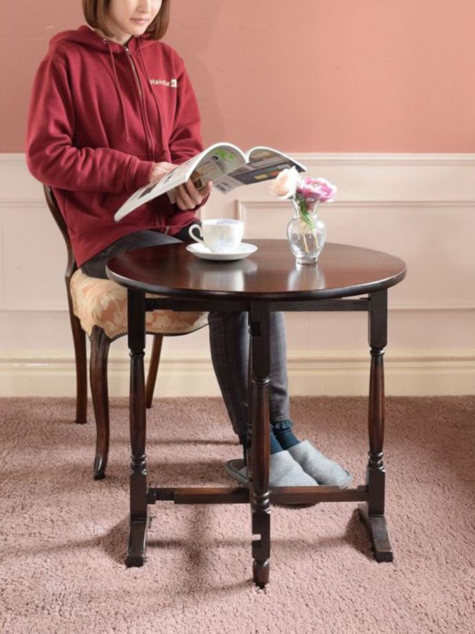 折り畳み式のホールディングテーブル