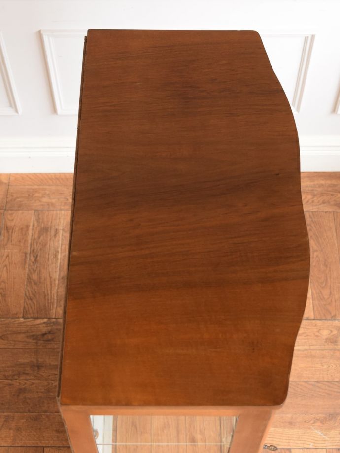 アンティークキャビネットの天板