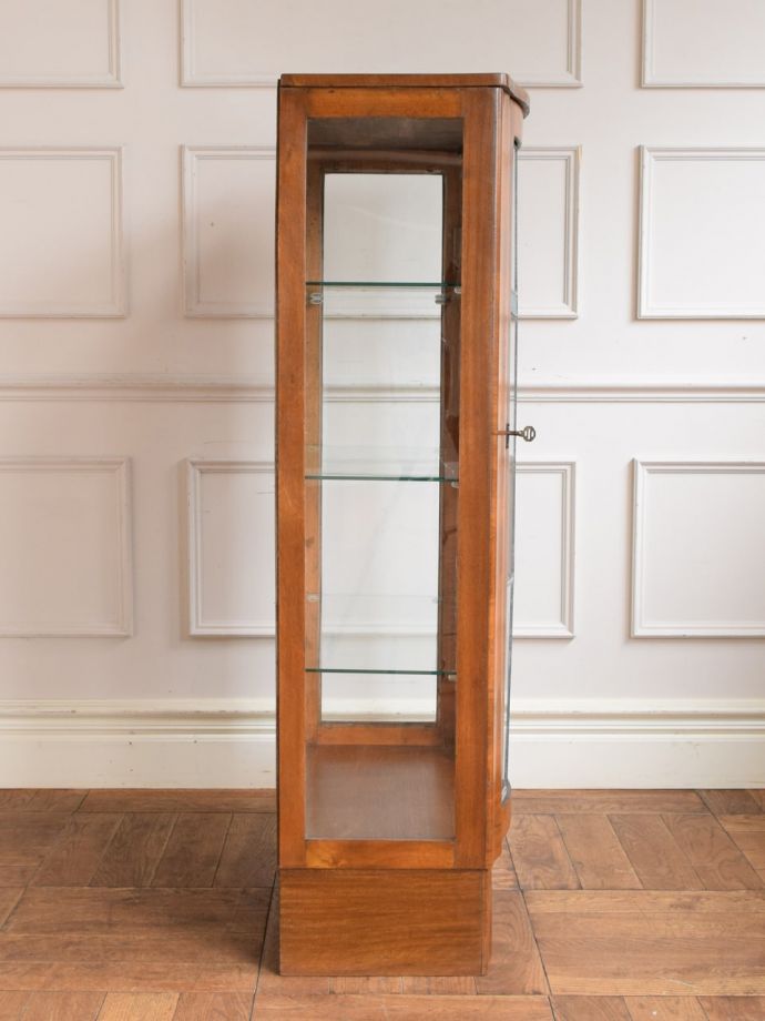 キャビネットの側面