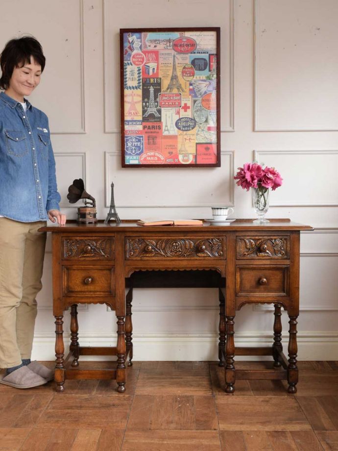 英国アンティークのデスク