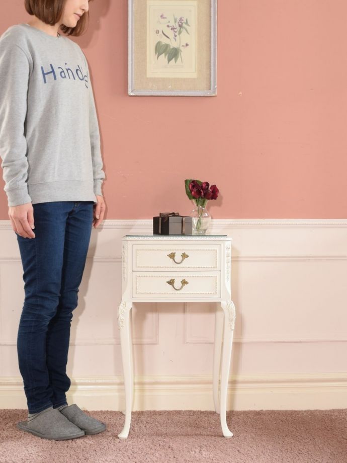 フランスのアンティークサイドチェスト