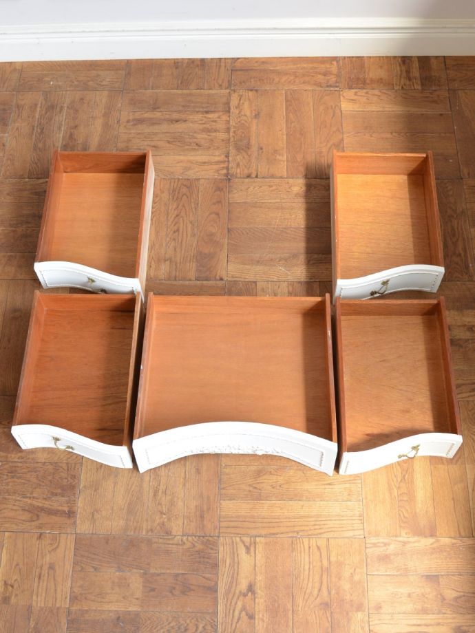 ドレッサーの引き出しの中