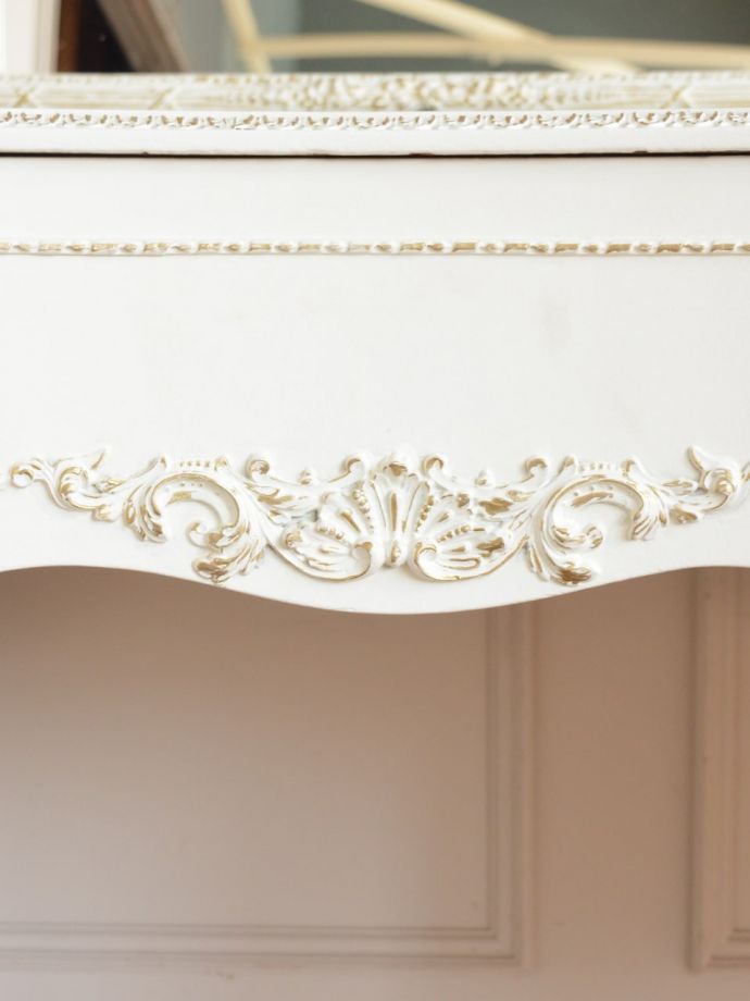 フランスらしく美しい彫