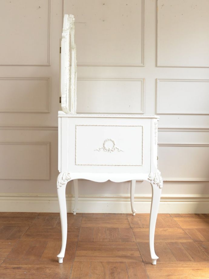 ドレッサーの側面