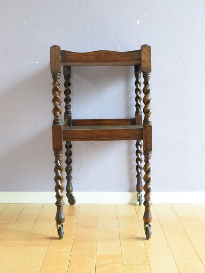 アンティークワゴンの側面