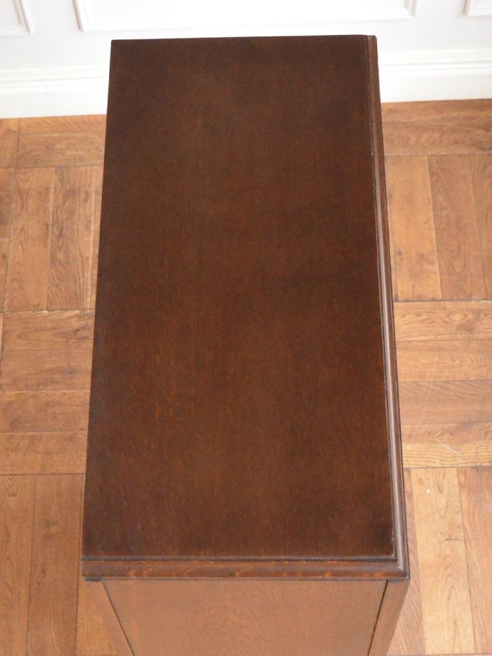 アンティークキャビネットの天板