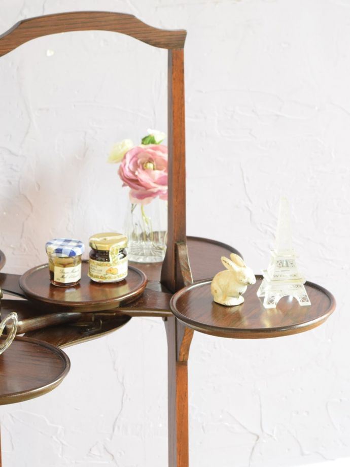 英国のアンティーク家具らしいデザイン