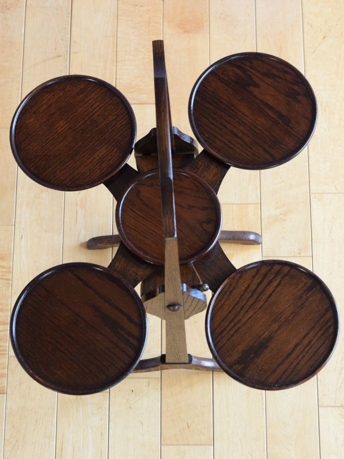 アンティークのケーキスタンドの天板