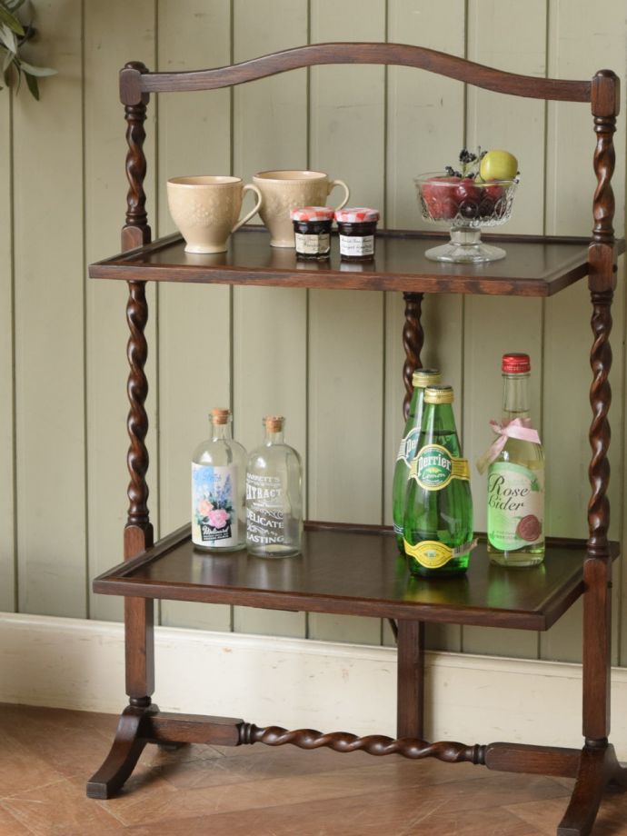 英国のアンティーク家具らしいデザイン