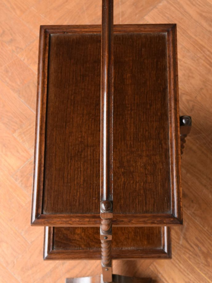 アンティークのケーキスタンドの天板