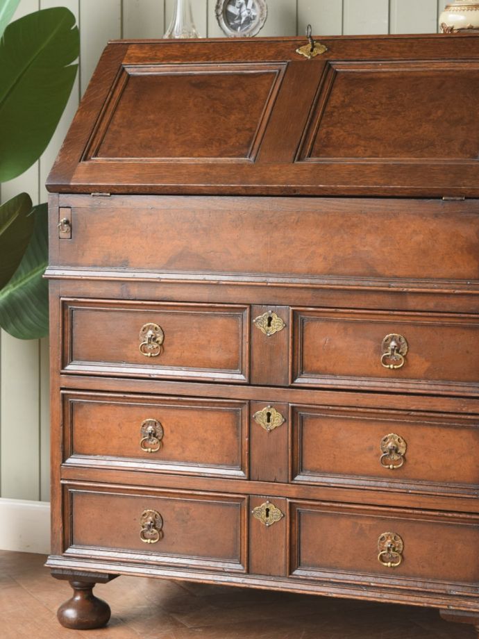 おしゃれなアンティークの家具