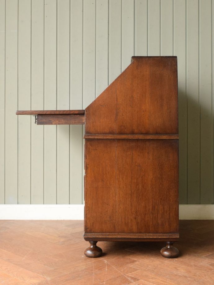 ライティングビューローの側面