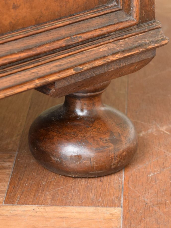 アンティーク家具の脚