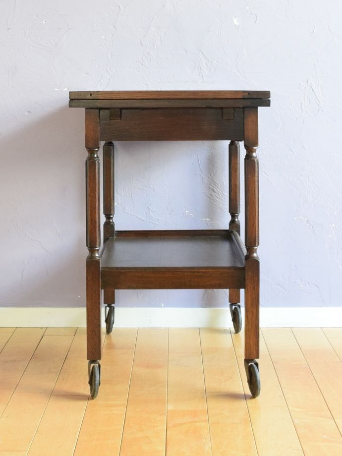 アンティークワゴンの側面