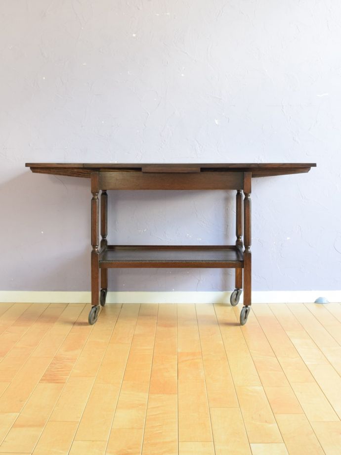 両方のリーフを開いた伸長式ワゴン