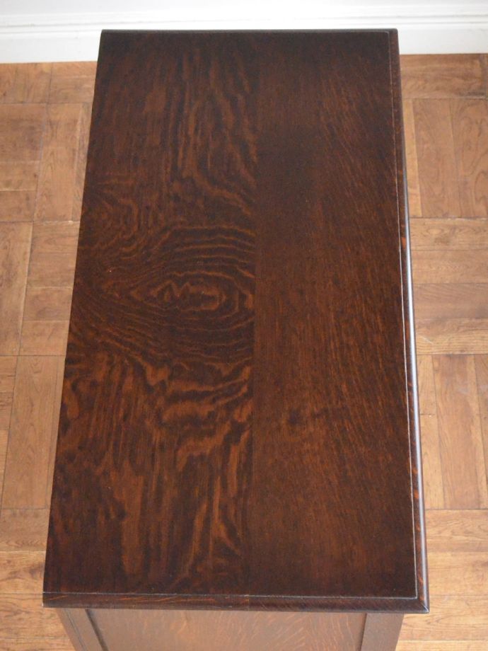 サイドボードの天板