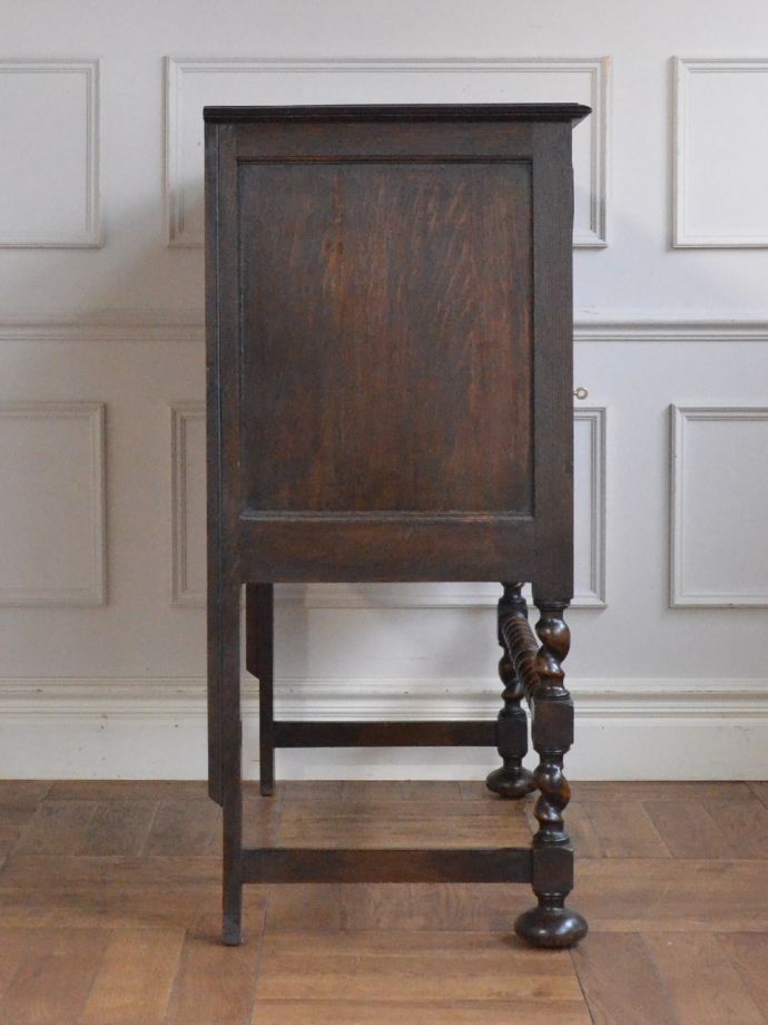 サイドボードの側面