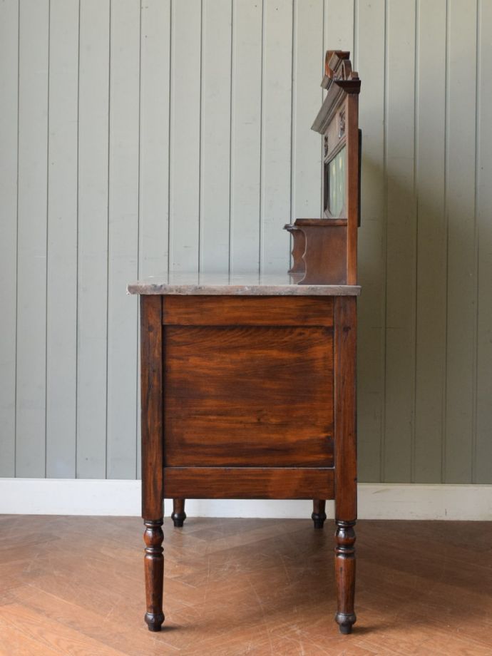 ウォッシュスタンドの側面