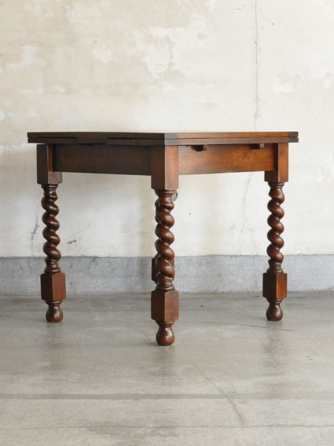 伸長式テーブルの反対側