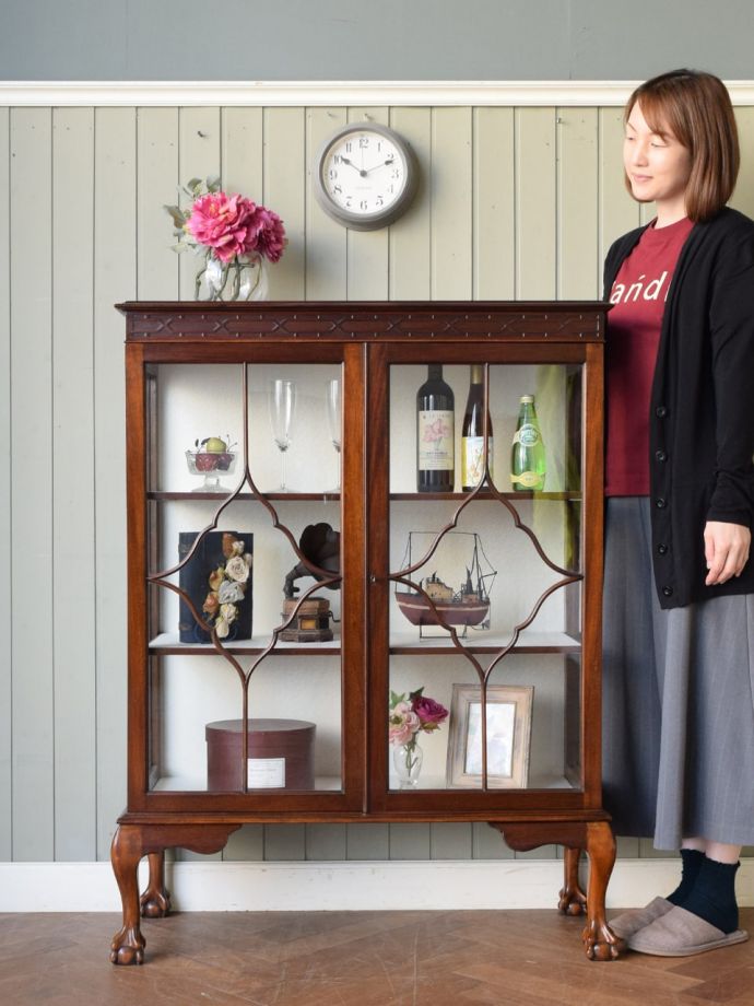 英国アンティークのキャビネット