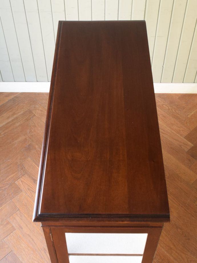 アンティークキャビネットの天板