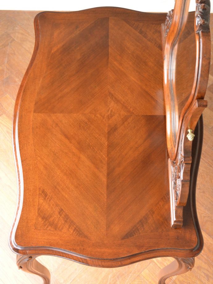 アンティークドレッサーの天板