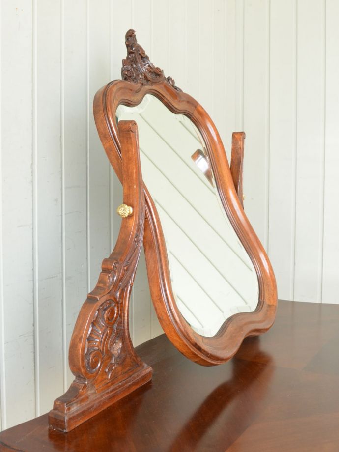 ドレッサーの鏡