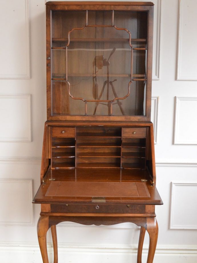 ビューローの扉の中